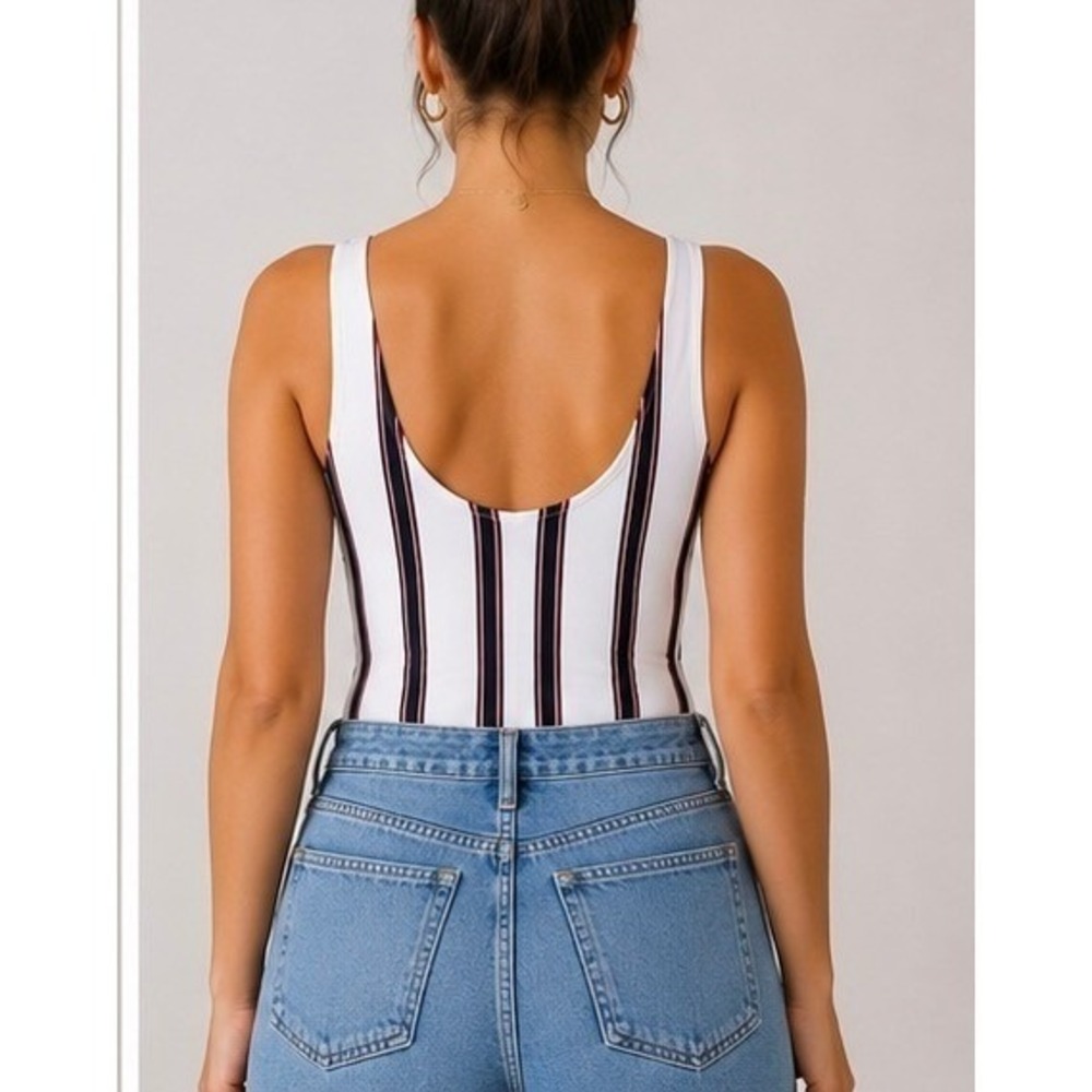 Womens White Vertical Stripe Scoop Neck Bodysuit Navy Red Stripe Size-M - Picture 2 of 4